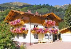 Haus M I T T E R L E C H N E R neue, bestens ausgestattete Appartements in bester Lage