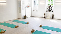 YOGA BADEN BEI WIEN: CHIARADINA.COM