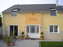 Gästehaus Thermenblick**** 60m zur Therme Laa!