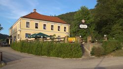 Lechner Gasthof Pension Restaurant Zimmer Wirtshaus Kartause Aggsbach-Dorf  Wachau Donau  Dunkelsteinerwald Jagd radfahrer 
Nie