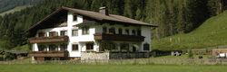 Komfortable Zimmer und Suiten für Ihren Sommer und Winterurlaub im größten Skigebiet Österreichs