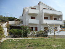 Kroatien Familienurlaub Insel Pag-Miskovici Ferienhaus 3 FeWo je ab 60-90EU 50m bis Badestrand für Selbstverpflegung