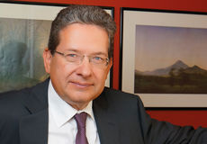 Notar Dr. Wolfgang Bäuml, Ihr Notar im Korneuburger Rathaus, Immobilienrecht, Erbrecht, Familienrecht, Gesellschaftsrecht, Vorso