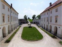 REWO Residenzen und Wohnheime GmbH St. Kamillus Pflegeheim
* Langzeit- u. Kurzzeitpflege
* Tagesbetreuung
* gemeinsam ein neu