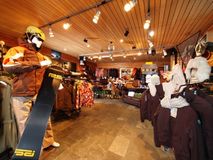 lässige Mode und Funktionsbekleidung von Roxy, Quiksilver und Rossignol