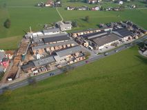 Firmengelände der Firma Wimmer Holz in Kuchl, der Laubholzspezialist im Sbg. Land. Holz-Fachmarkt, Laubholz-Zuschnitte, Sägewerk