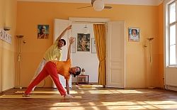 Yoga in 1040 Wien - für Fortgeschrittene und Anfänger. Gratis schnuppern. Meditation 3 mal wöchentlich. Yoga lernen in einer Gru