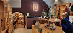 ULLRICH, Etienne Aigner, LIU-JO, Taschen und Accessoires. Trachtenschmuck. Himmelsscheibe von Nebra.