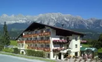 Alpenhotel Waldfrieden in Rohrmoos/Schladming.
PerfekteLage im Ski- und Wandergebiet Schladming/Dachstein. www.waldfrieden.at