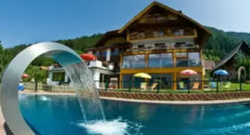 Kinderhotel Hubertushof Kärnten Österreich Familienurlaub Kinderbetreuung Last minute Skifahren,  Schwimmbad 