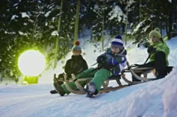 Nachtrodeln in der Skiwelt Söll Wilder Kaiser Brixental. Rodelbahn Hexenritt Tag und Nacht geöffnet, Mondrodelbahn am Abend geöf