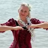 Sonja Gabriel, Flying Hands, Lomi Lomi Nui (Hawaiianische Tempelmassage), Klangmassage, Hula-Tänzerin und -lehrerin