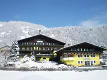 Der Sonnhof hat eine herrliche ruhige Lage auf der Salzburger Sonnentrrasse im Salzburger Land inmitten der Ski Amade 