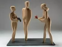 Holzskulptur "Trauben gegen Äpfel" von Bildhauer Lothar Dellago